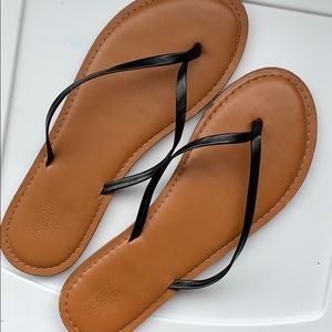Like New Mossimo Flip Flops